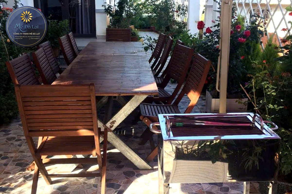 Sân vườn BBQ villa Đà Lạt cho nhóm bạn gia đình
