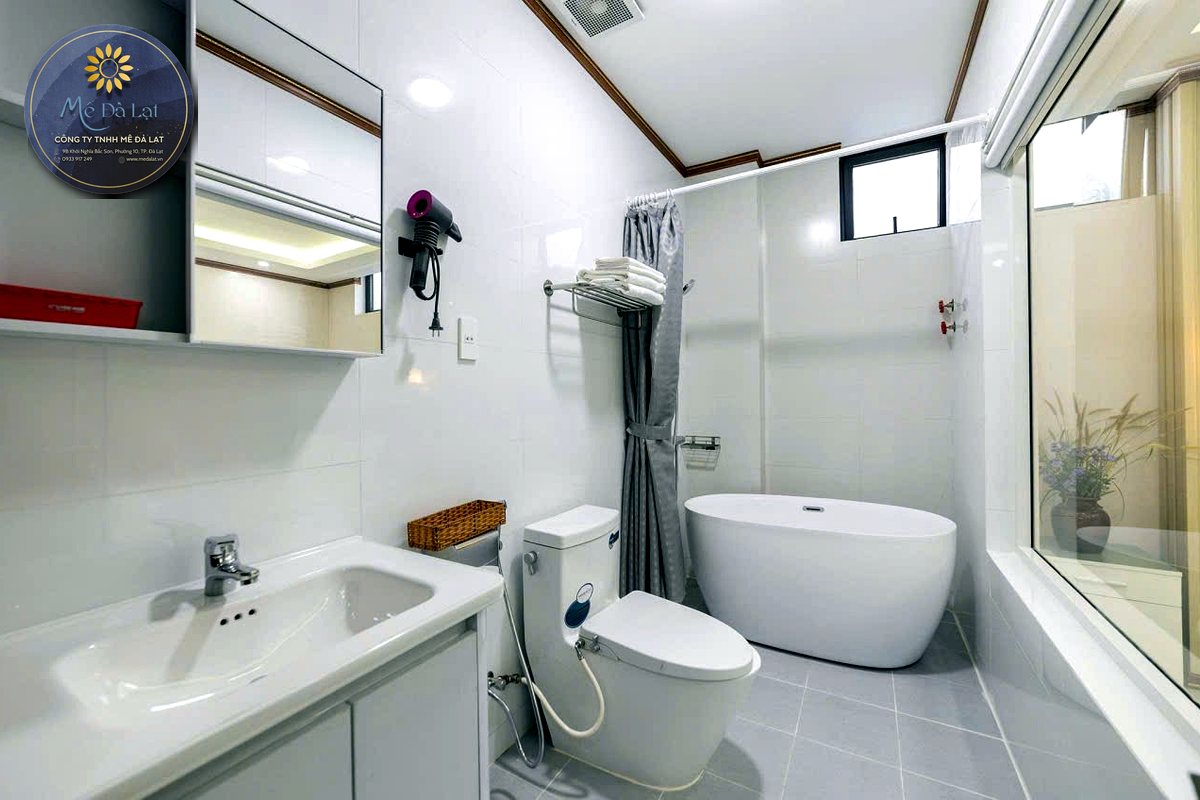 Phòng tắm WC riêng sạch đẹp trong villa Đà Lạt